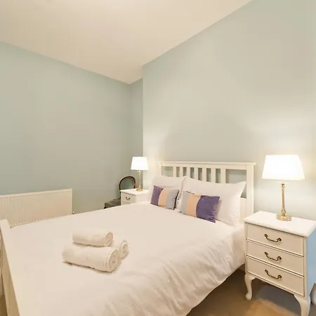 The George Bernard Shaw Apartman *