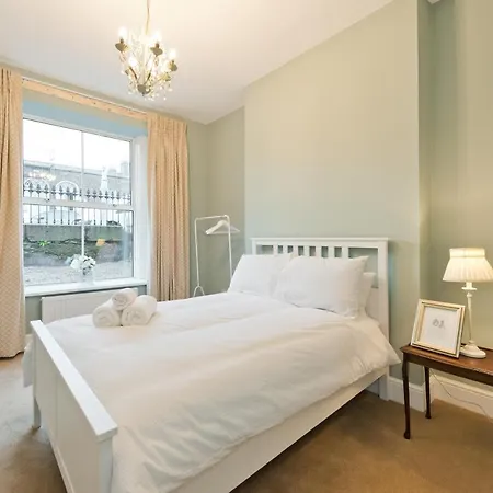The George Bernard Shaw Apartman *